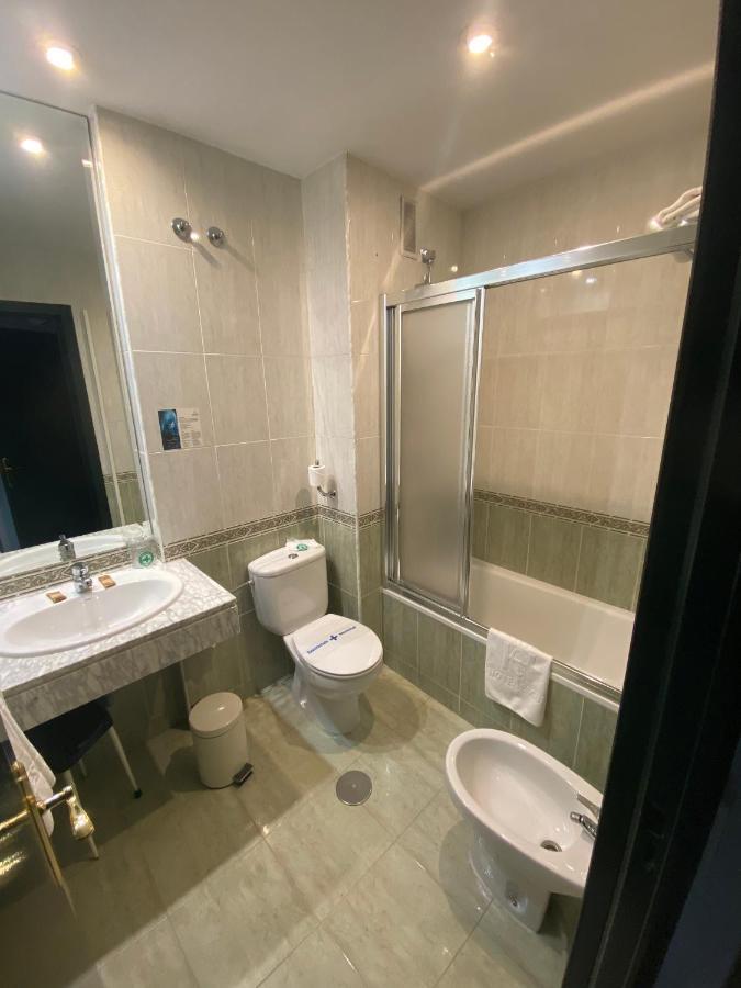 Hotel Escuela Madrid Bagian luar foto