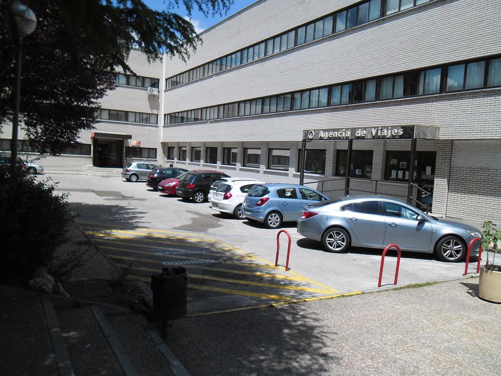 Hotel Escuela Madrid Bagian luar foto