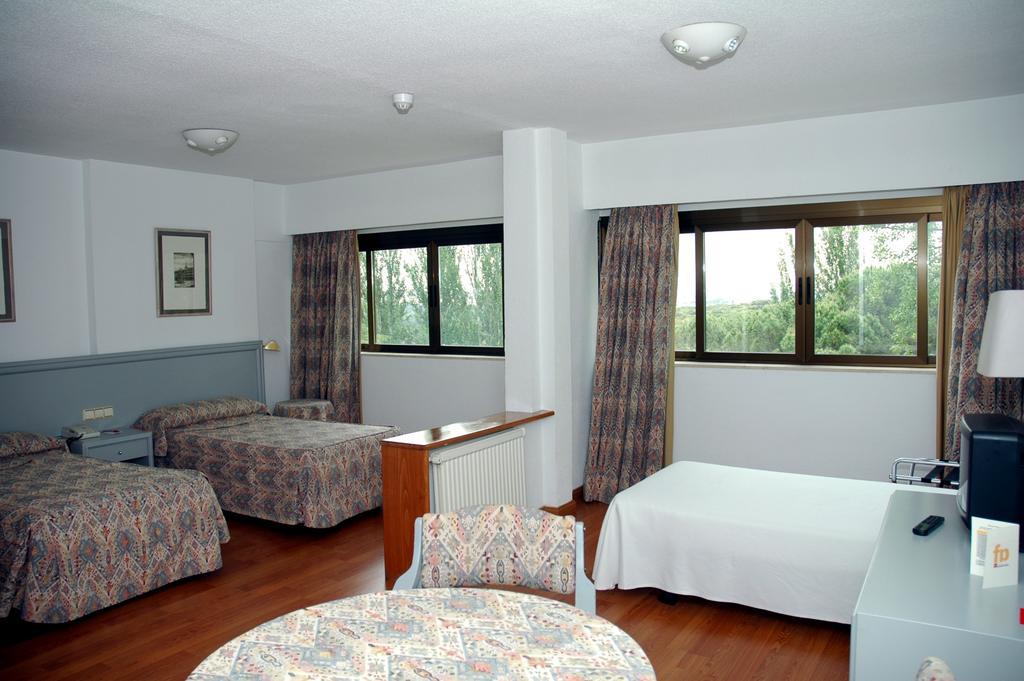 Hotel Escuela Madrid Ruang foto